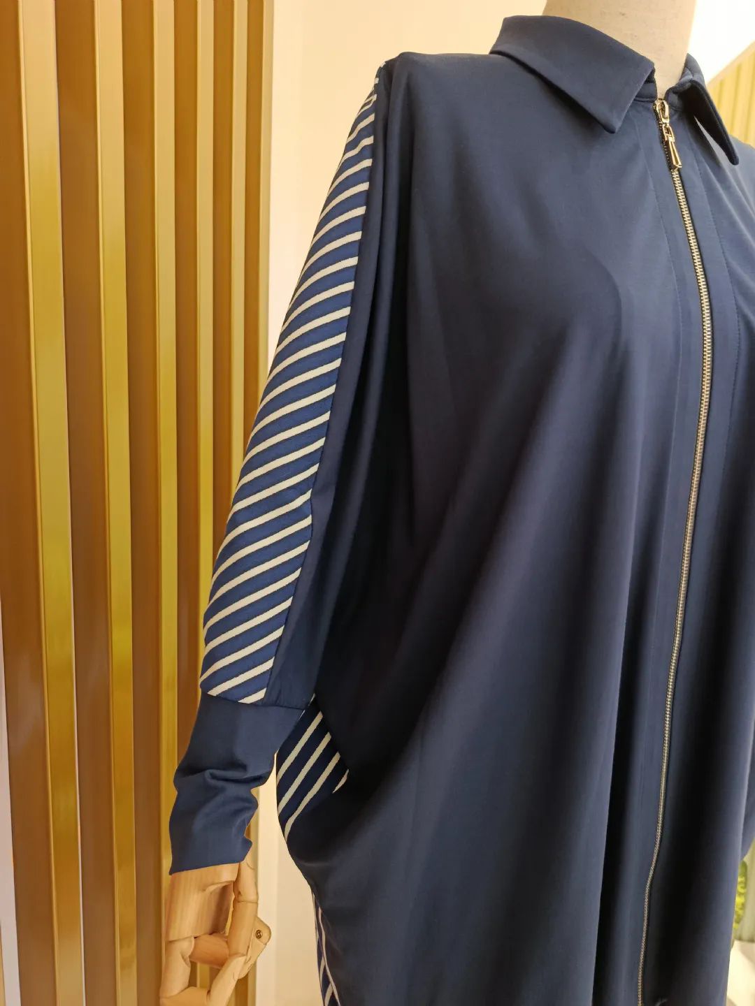 Onden-Fermuarli-Sirti-Cizgili-Takim-Lacivert