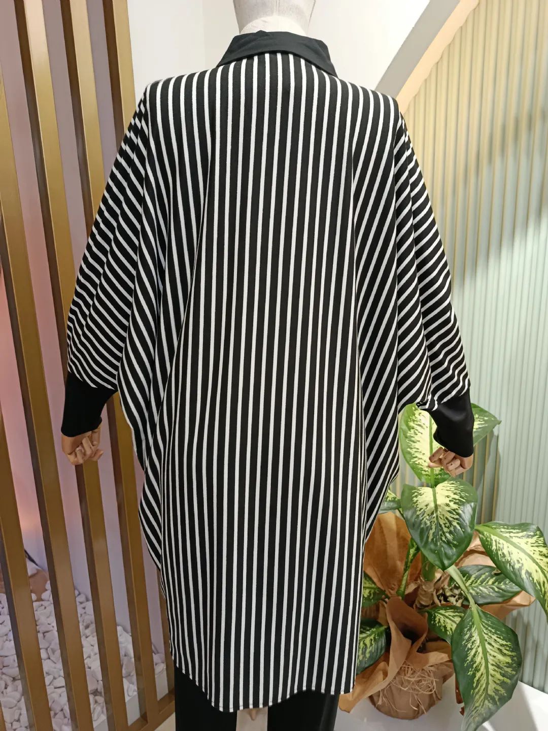 Onden-Fermuarli-Sirti-Cizgili-Takim-Siyah