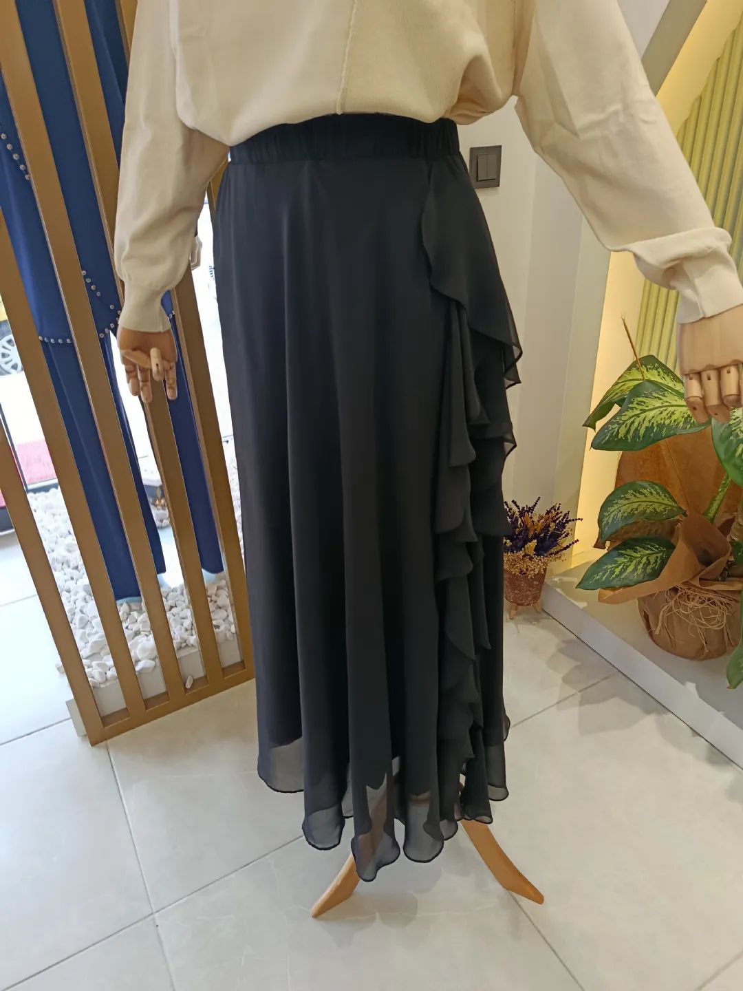 Onu-Firfirli-Etek-Siyah