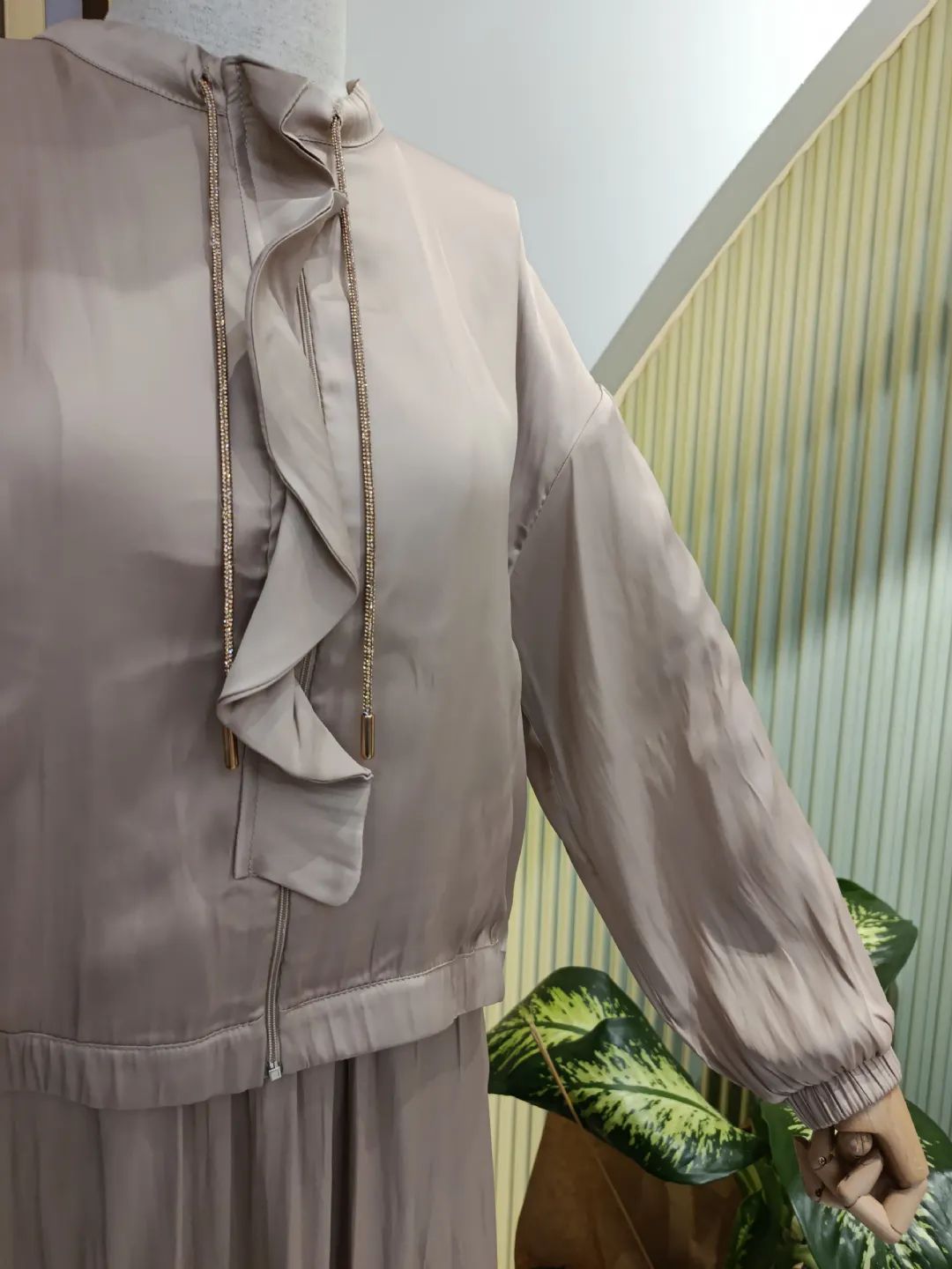 �n� F�rf�rl� Saten Tak�m Bej