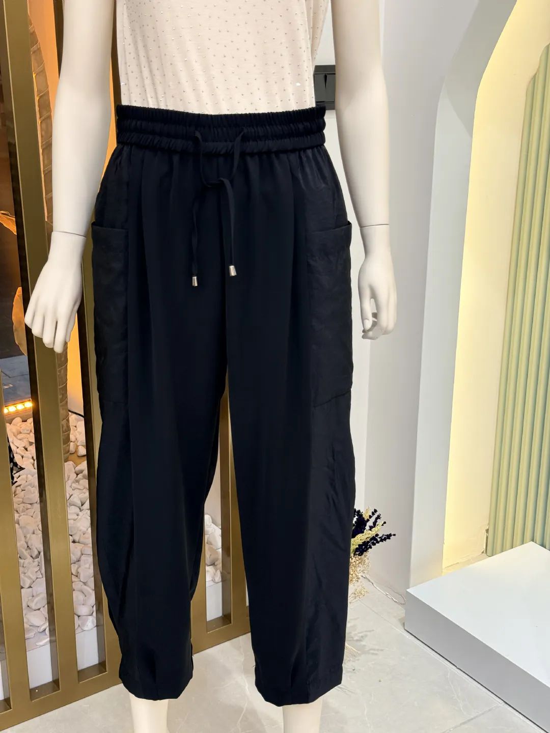 Parasut-Detayli-Salvar-Pantolon-Siyah