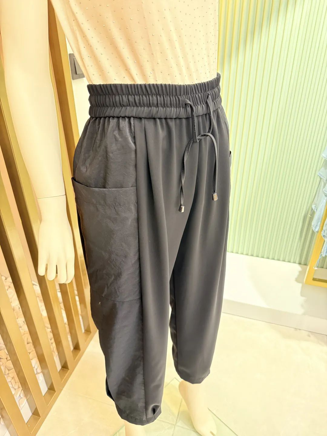 Parasut-Detayli-Salvar-Pantolon-Siyah