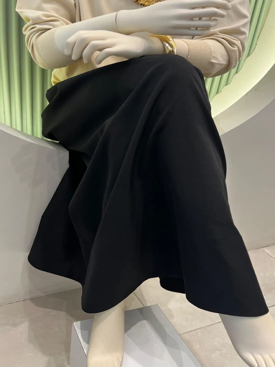 Parasut-Kumas-Etek-Siyah