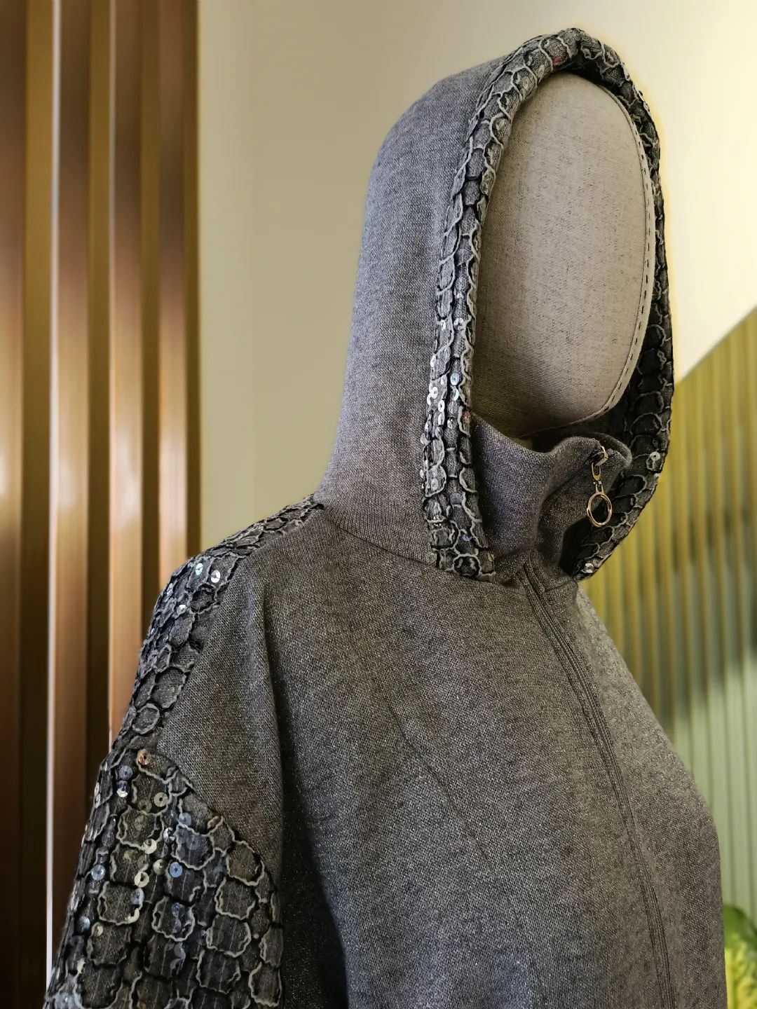 Payetli-Kapisonlu-Takim-Gri