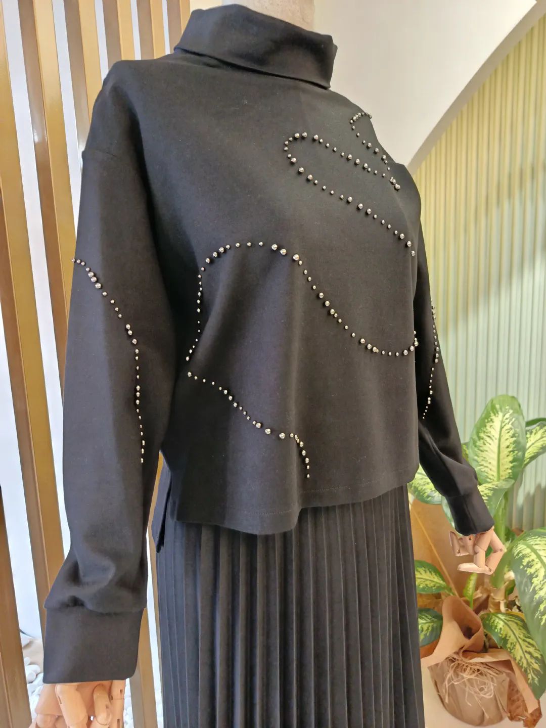 Piliseli-Etekli-Takim-Siyah