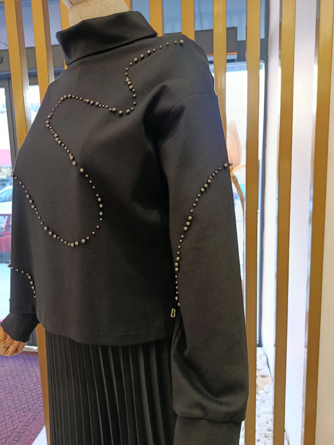 Piliseli Etekli Tak�m Siyah