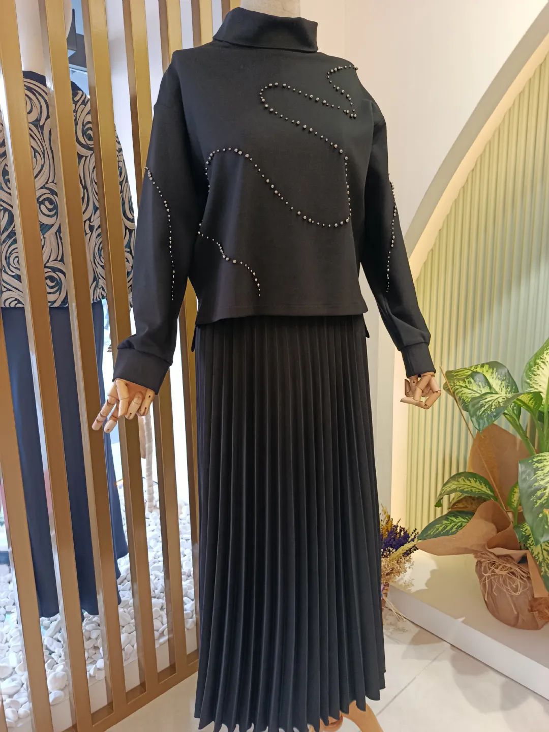 Piliseli-Etekli-Takim-Siyah