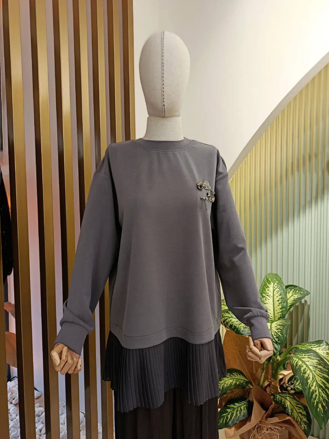 Plise-Detayli-Aksesuarli-Tunik-Antrasit