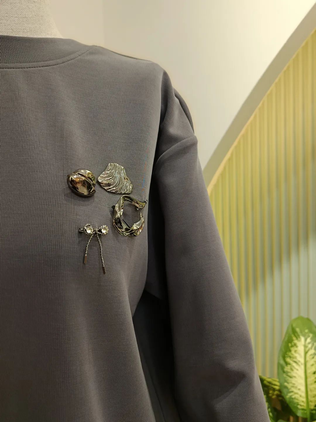 Plise-Detayli-Aksesuarli-Tunik-Antrasit