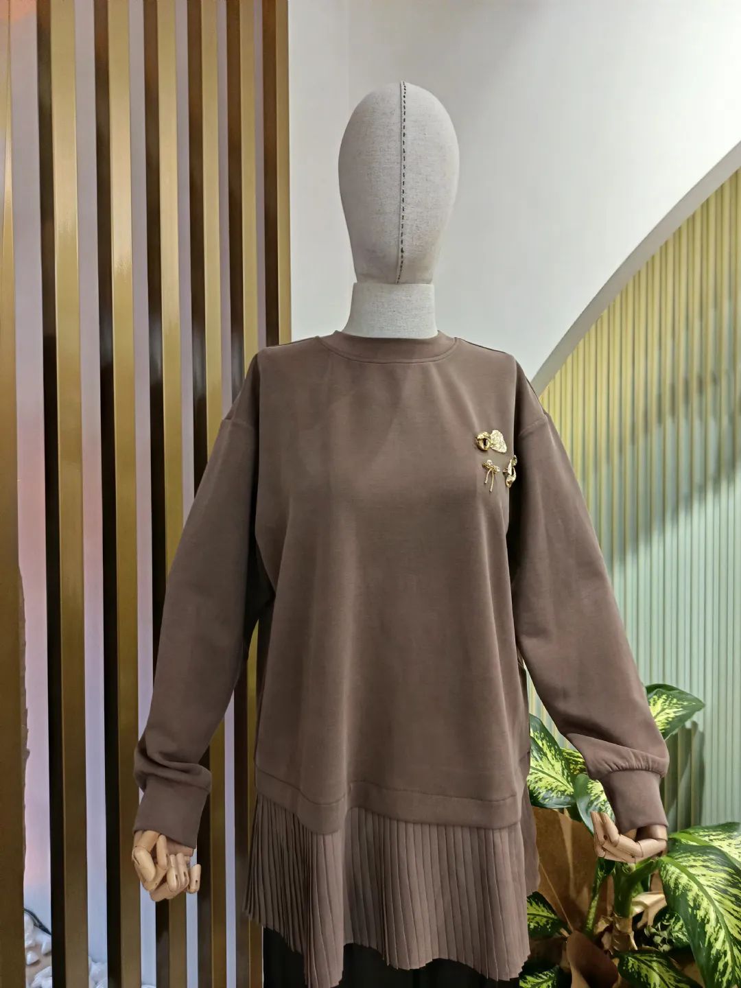 Plise-Detayli-Aksesuarli-Tunik-Kahve