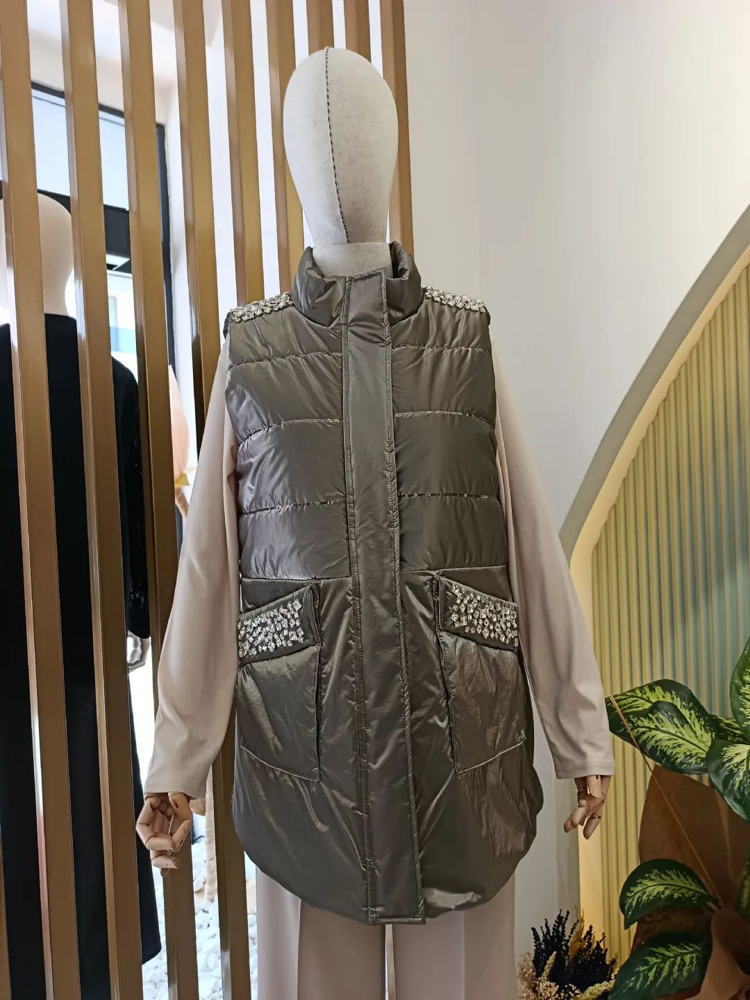 Pul-Nakisli-Tasli-Yelek-Platin