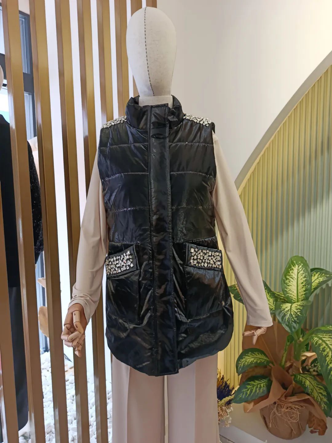 Pul Nak��l� Ta�l� Yelek Siyah