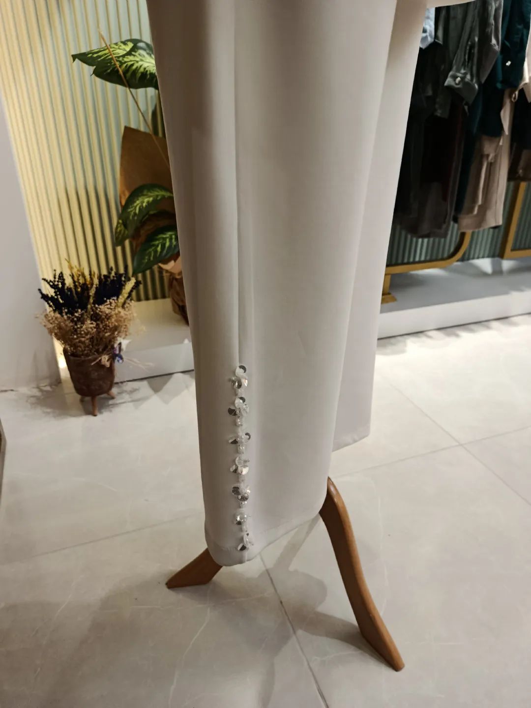 Pul ve Boncuk ��lemeli Tak�m Beyaz