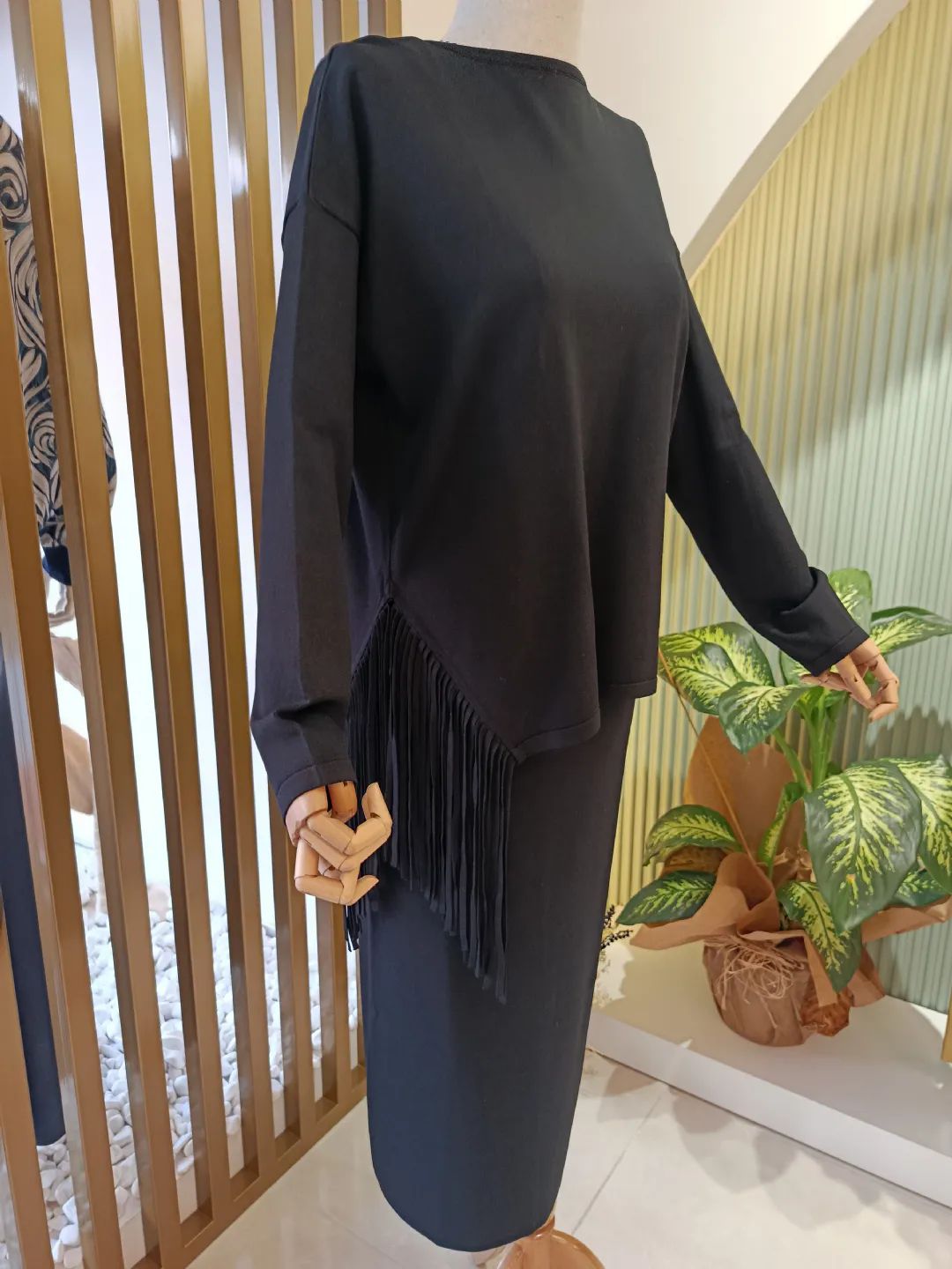 Puskul-Detayli-Etek-Bluz-Takim-Siyah