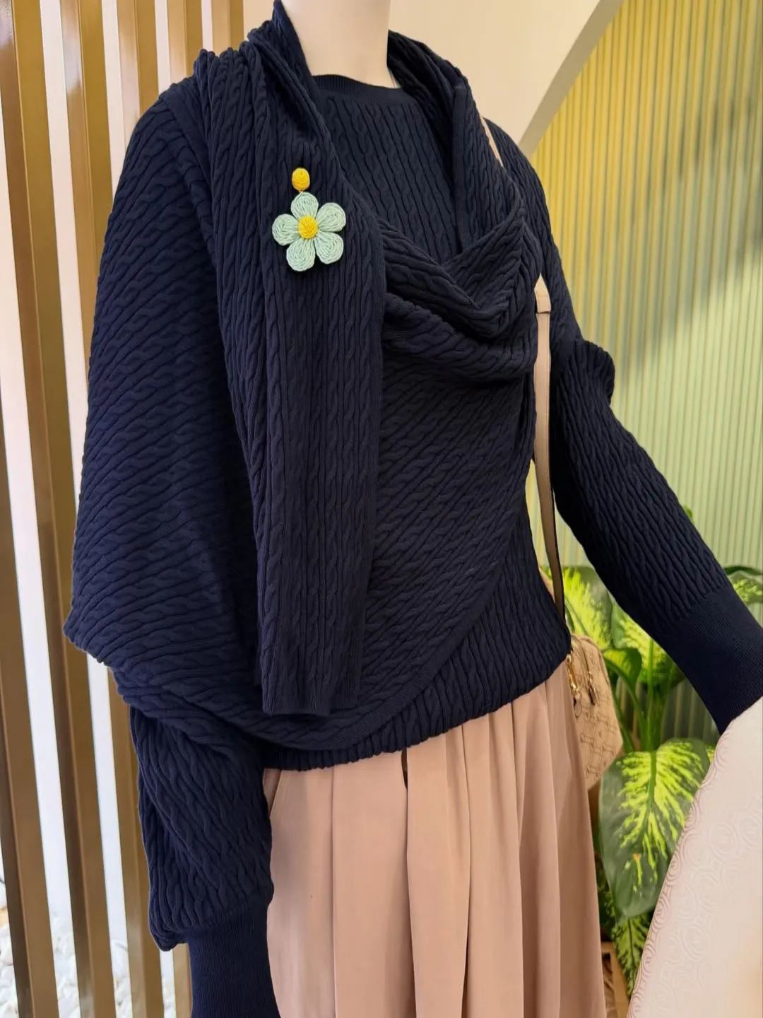 Sac-Orgu-Desenli-Sal-Detayli-Kazak-Lacivert