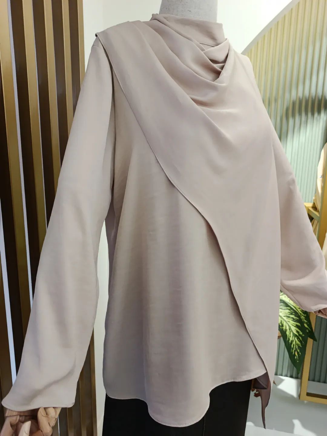 �al Detayl� Saten G�mlek Bej