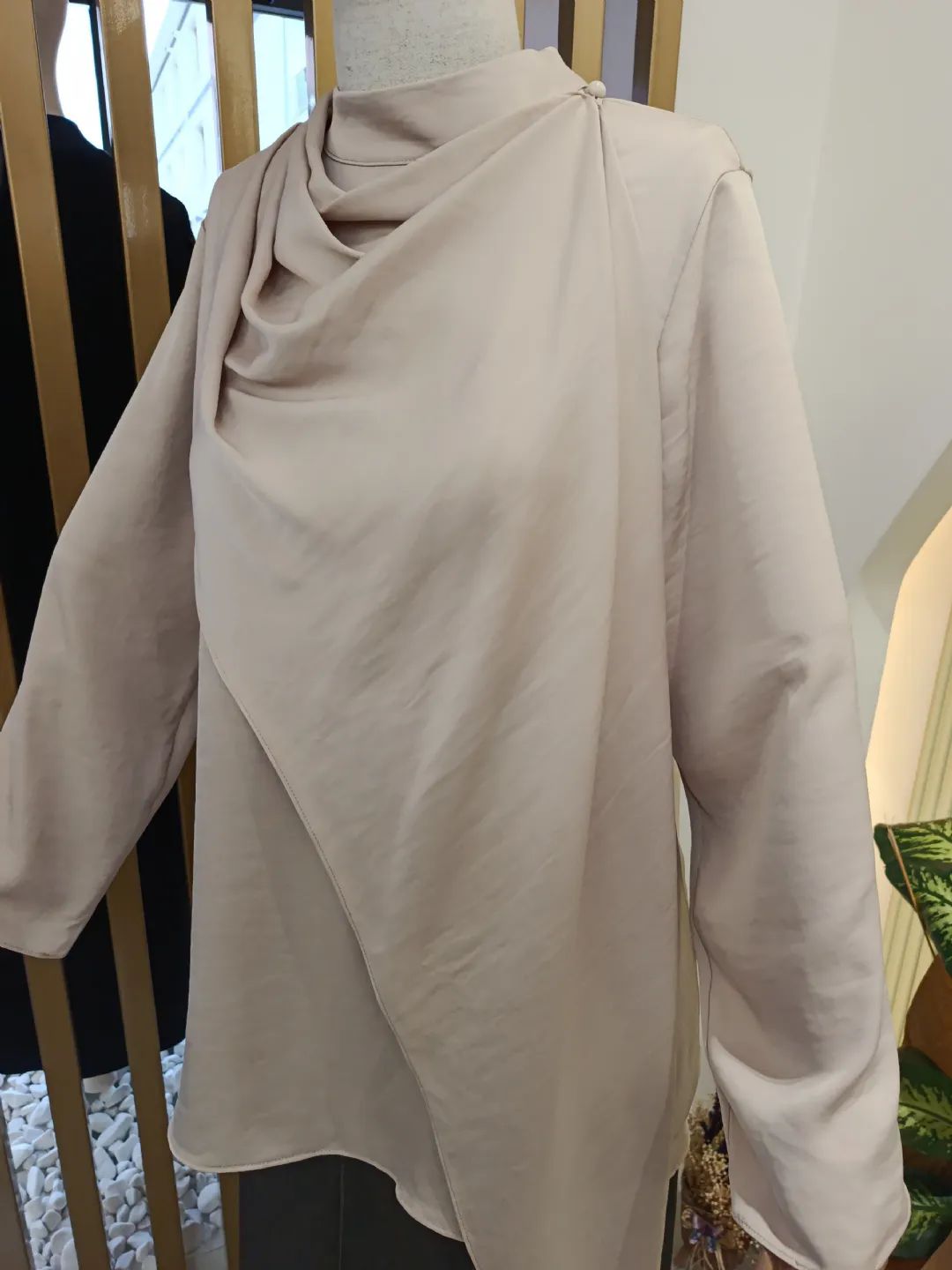 �al Detayl� Saten G�mlek Bej