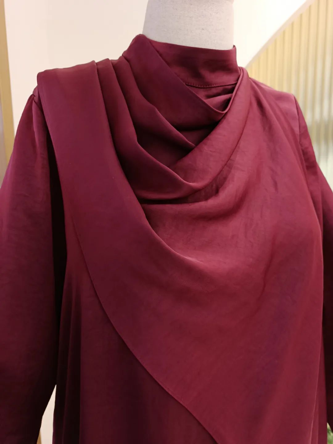 Sal-Detayli-Saten-Gomlek-Bordo