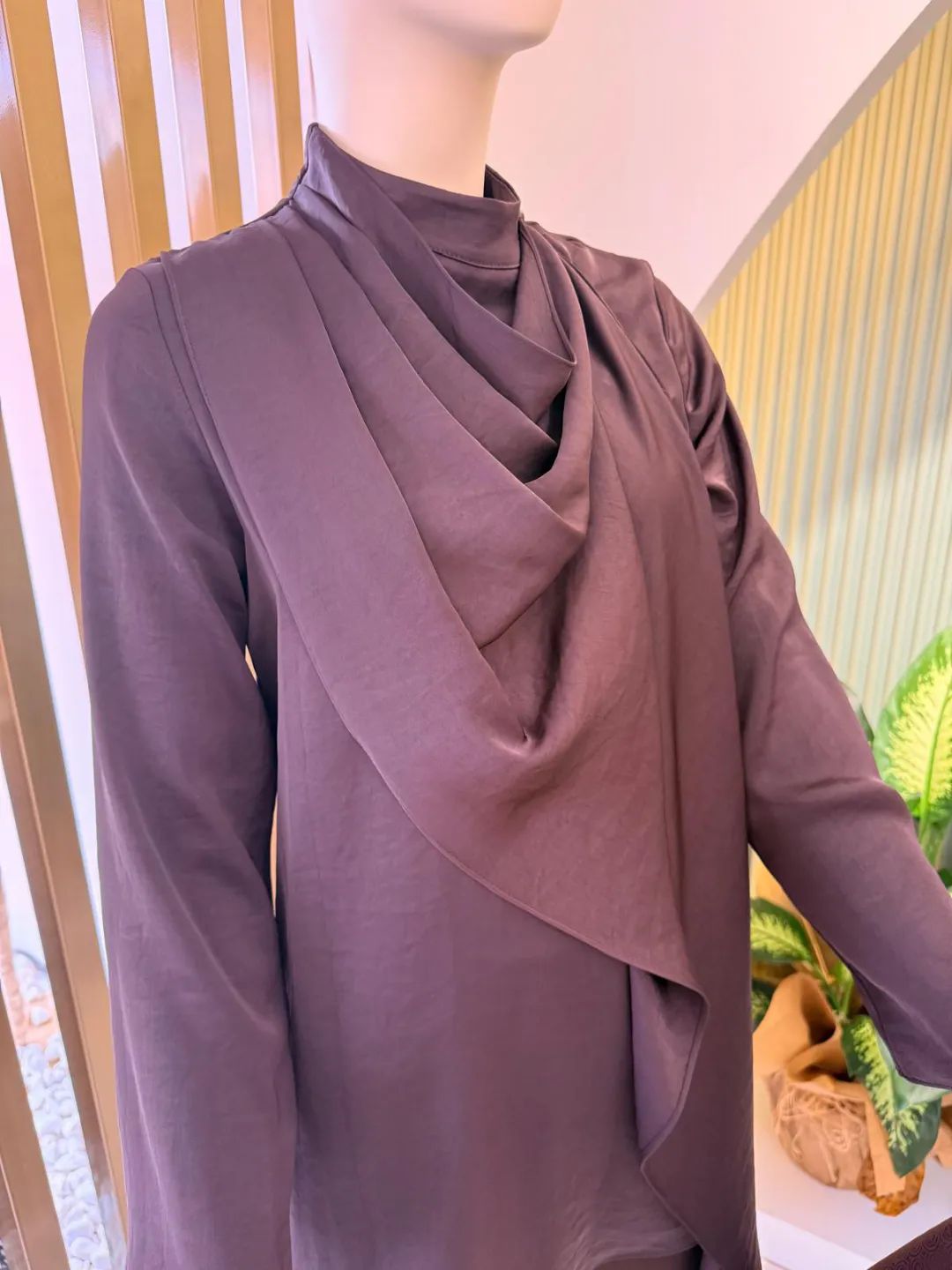 Sal-Detayli-Saten-Gomlek-Koyu-Kahve