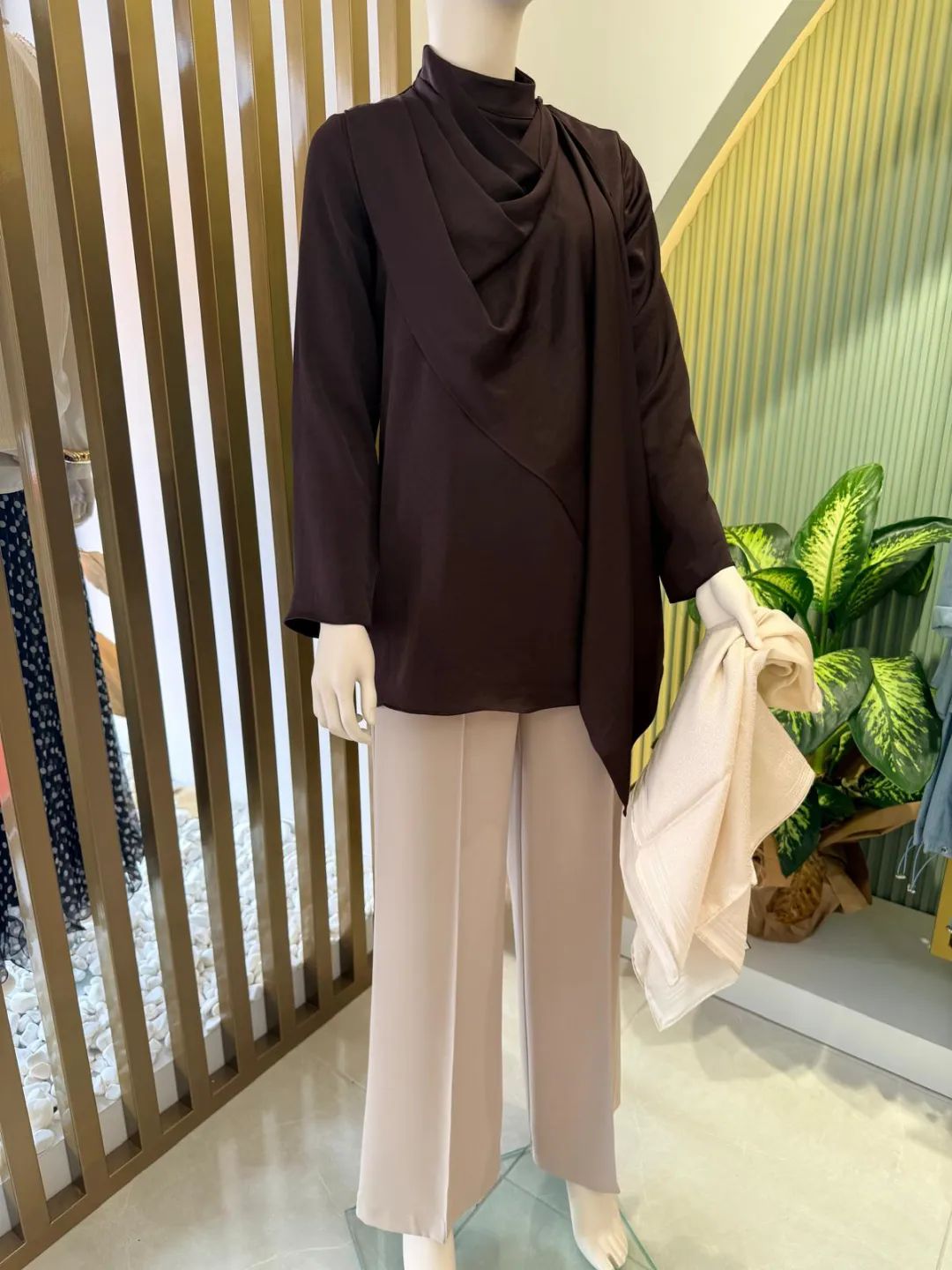 Sal-Detayli-Saten-Gomlek-Koyu-Kahve