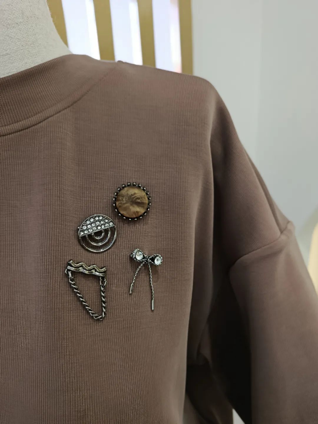 Saten-Pantolonlu-Takim-Kahverengi