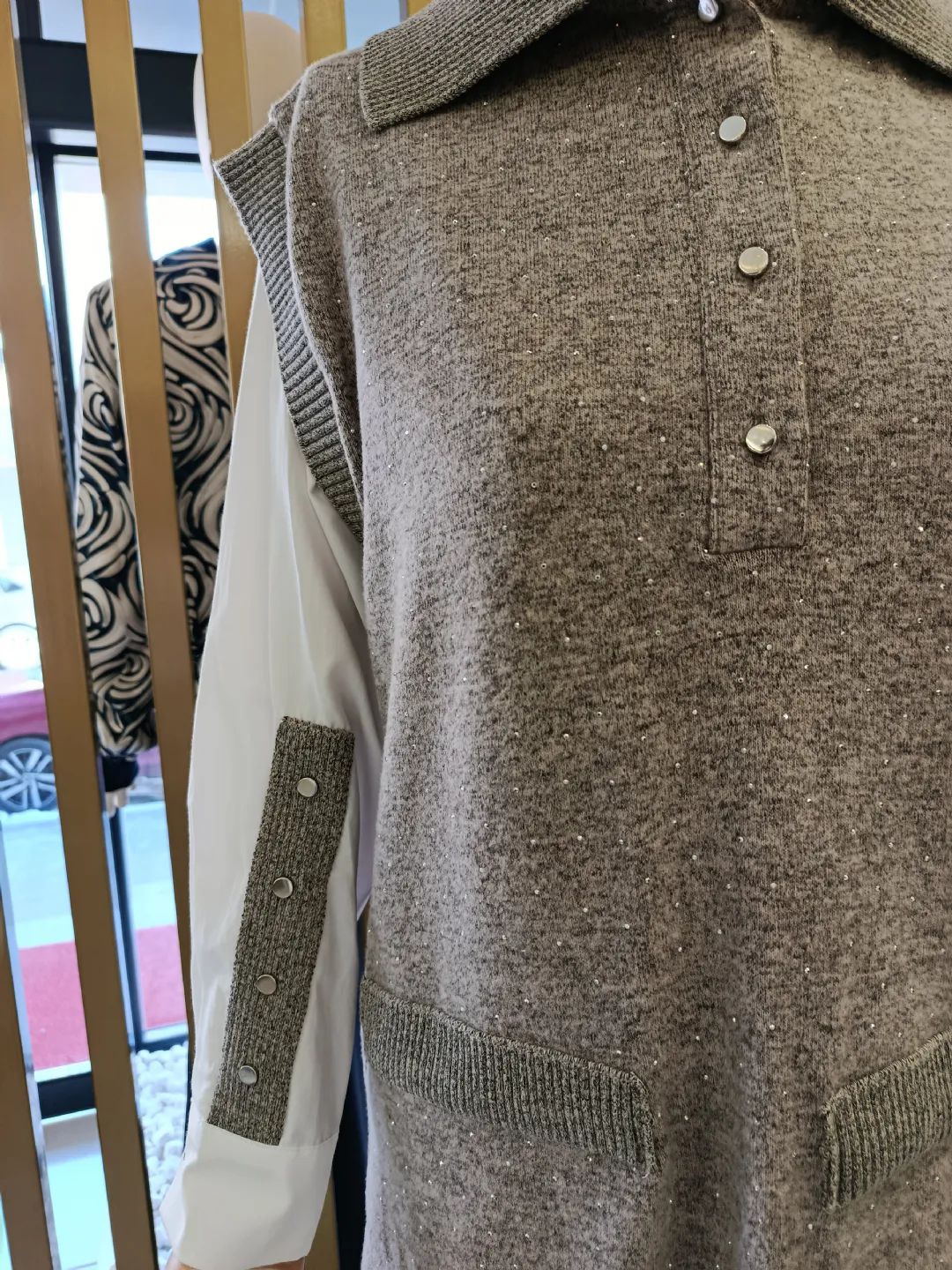 Serpme-Tasli-Suveterli-Takim-Kahverengi