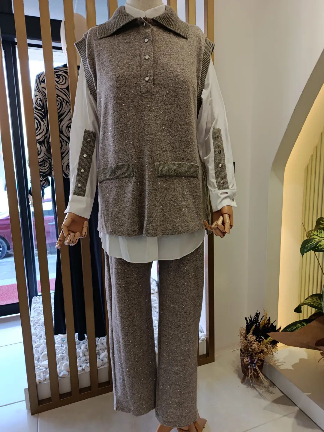 Serpme-Tasli-Suveterli-Takim-Kahverengi