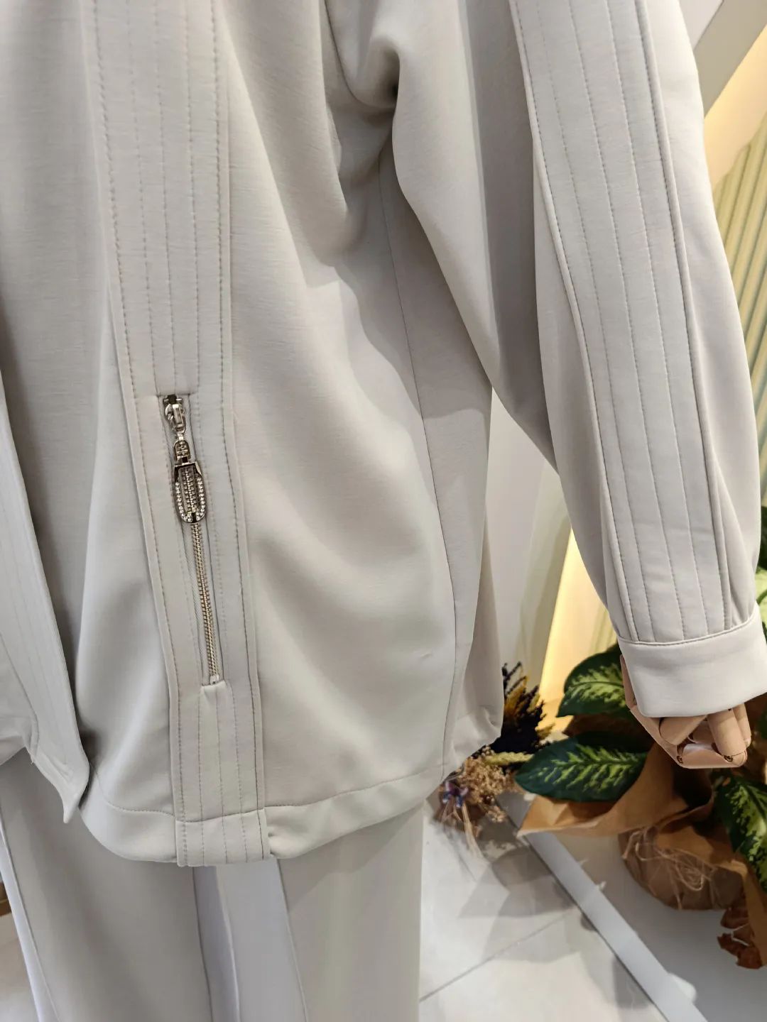 Spor-Dikis-Detayli-Tasli-Elcikli-Takim-Bej