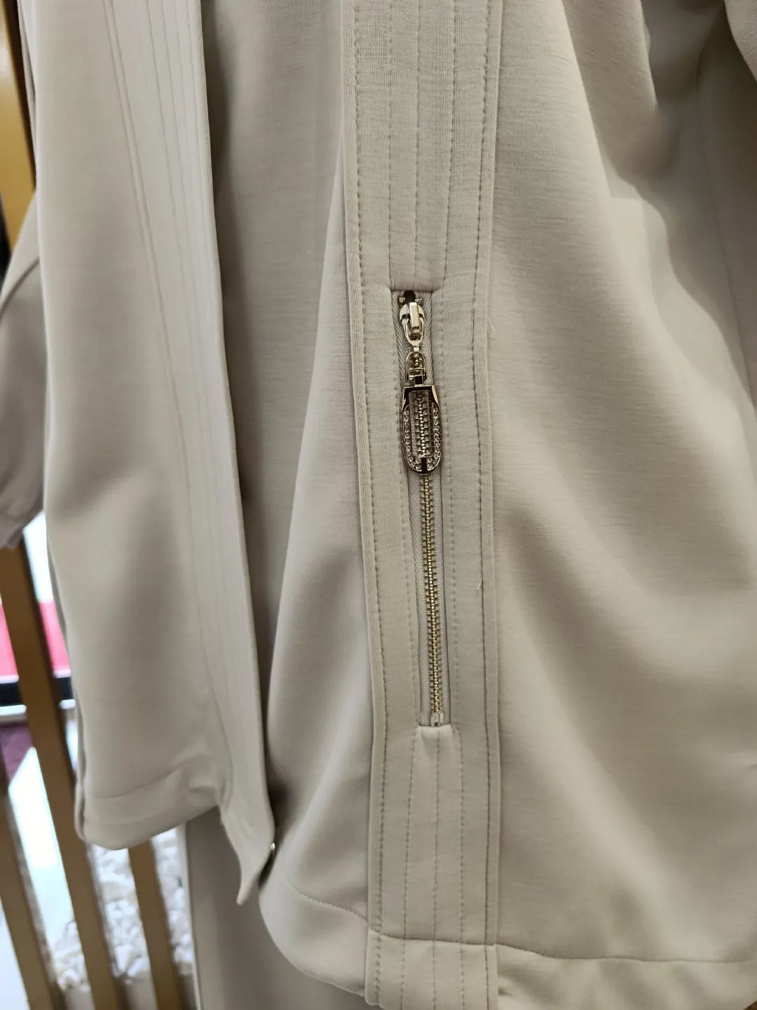 Spor Diki� Detayl� Ta�l� Elcikli Tak�m Bej