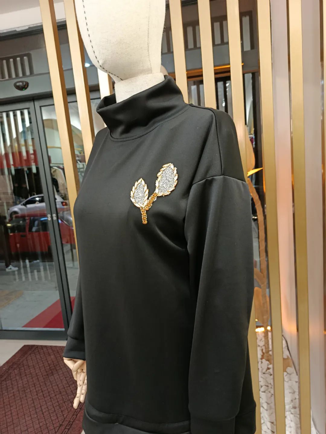 Sukuba-Kumas-Salvar-Pantolonlu-Takim-Siyah