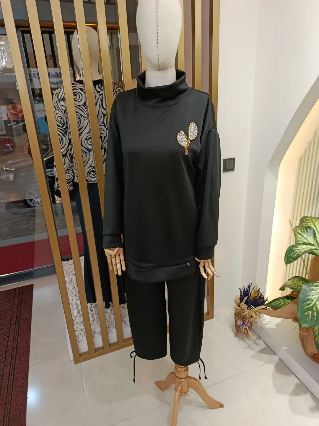 Sukuba-Kumas-Salvar-Pantolonlu-Takim-Siyah