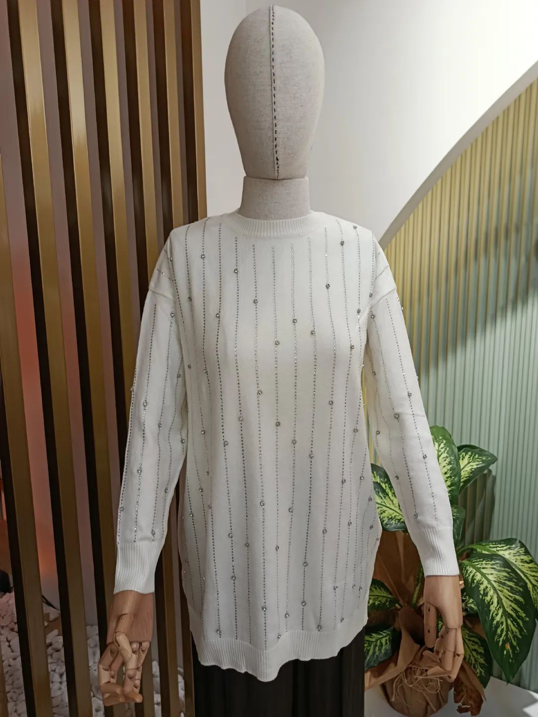 Suyolu-Tas-Baskili-Triko-Tunik-Ekru