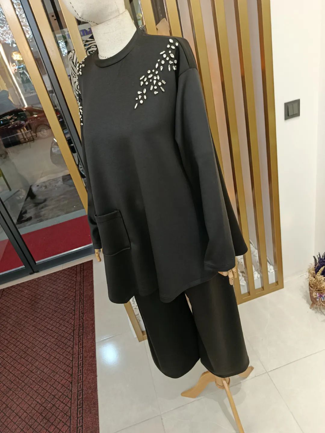 Ta� Aksesuarl� Tak�m Siyah