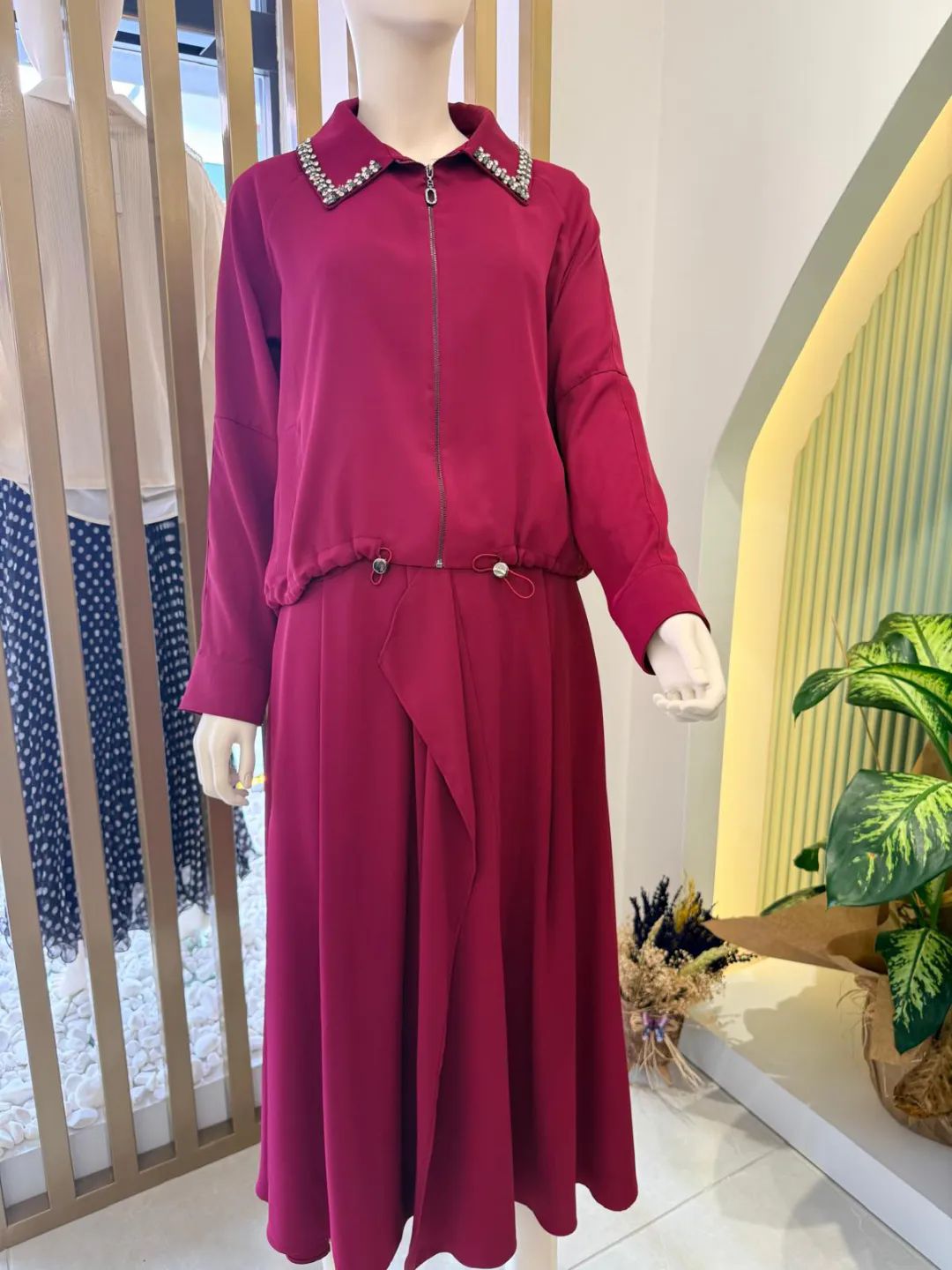 Tas-Detayli-Etekli-Takim-Bordo