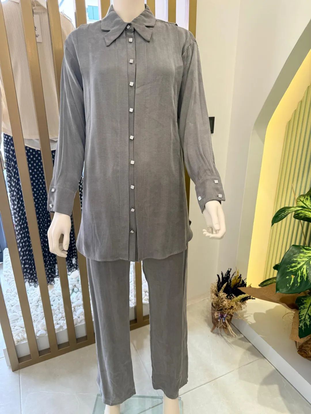 Taslanmis-ipek-Takim-Gri