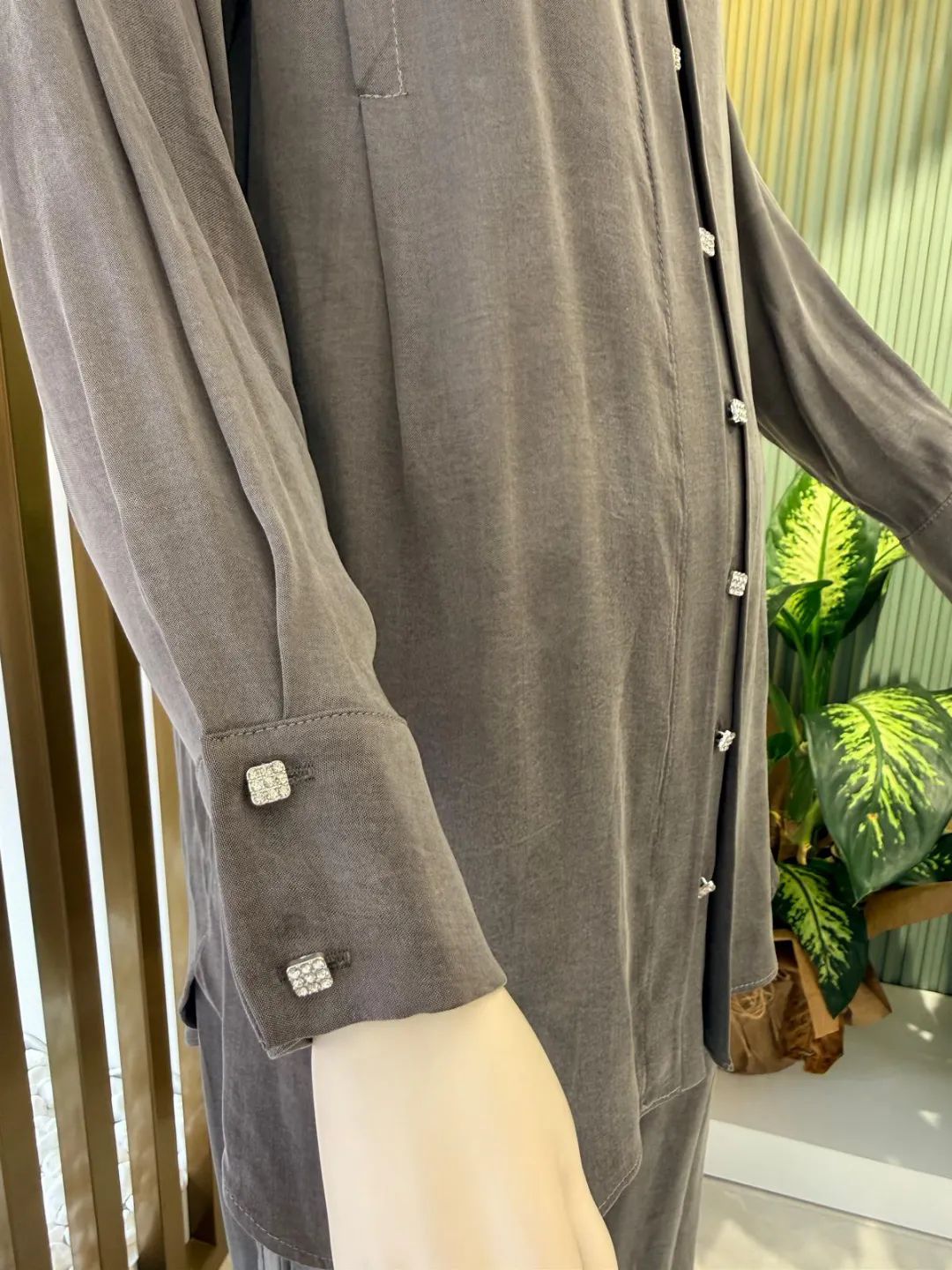 Taslanmis-ipek-Takim-Gri