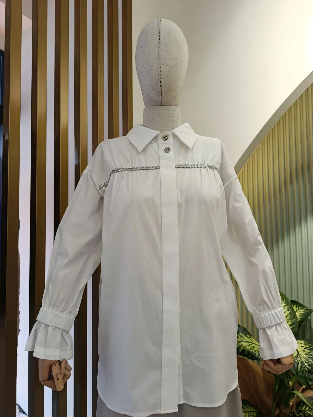 Ta�l� �eritli B�zg� Detayl� G�mlek Beyaz