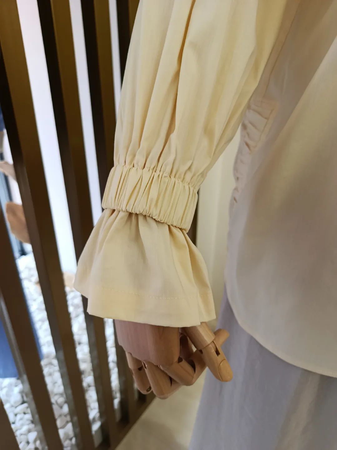 Ta�l� �eritli B�zg� Detayl� G�mlek Sar�