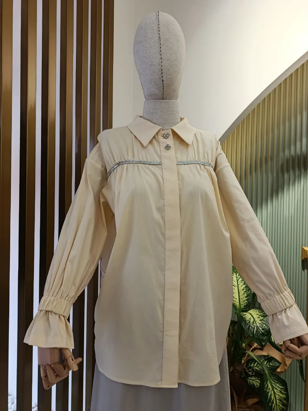 Tasli-Seritli-Buzgu-Detayli-Gomlek-Sari