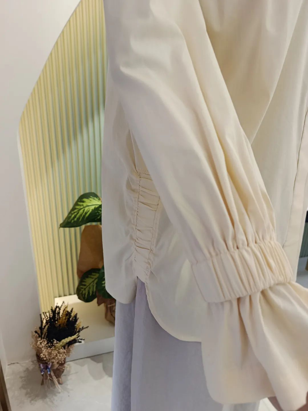 Tasli-Seritli-Buzgu-Detayli-Gomlek-Sari