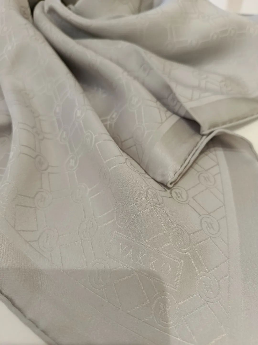 Vakko-Jakarli-Ipek-Esarp-Acik-Gri