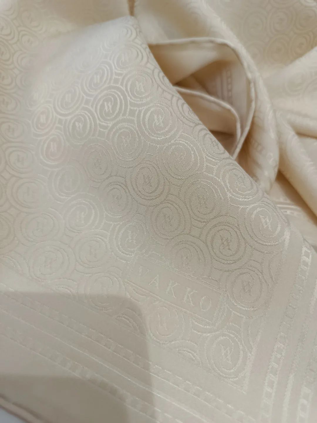 Vakko Jakarl� �pek E�arp Bej