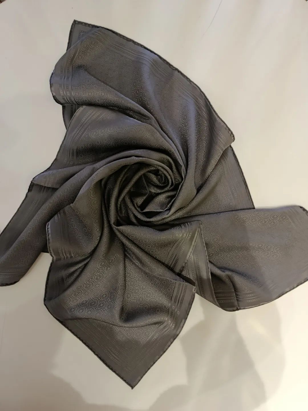 Vakko-Jakarli-Ipek-Esarp-Koyu-Gri