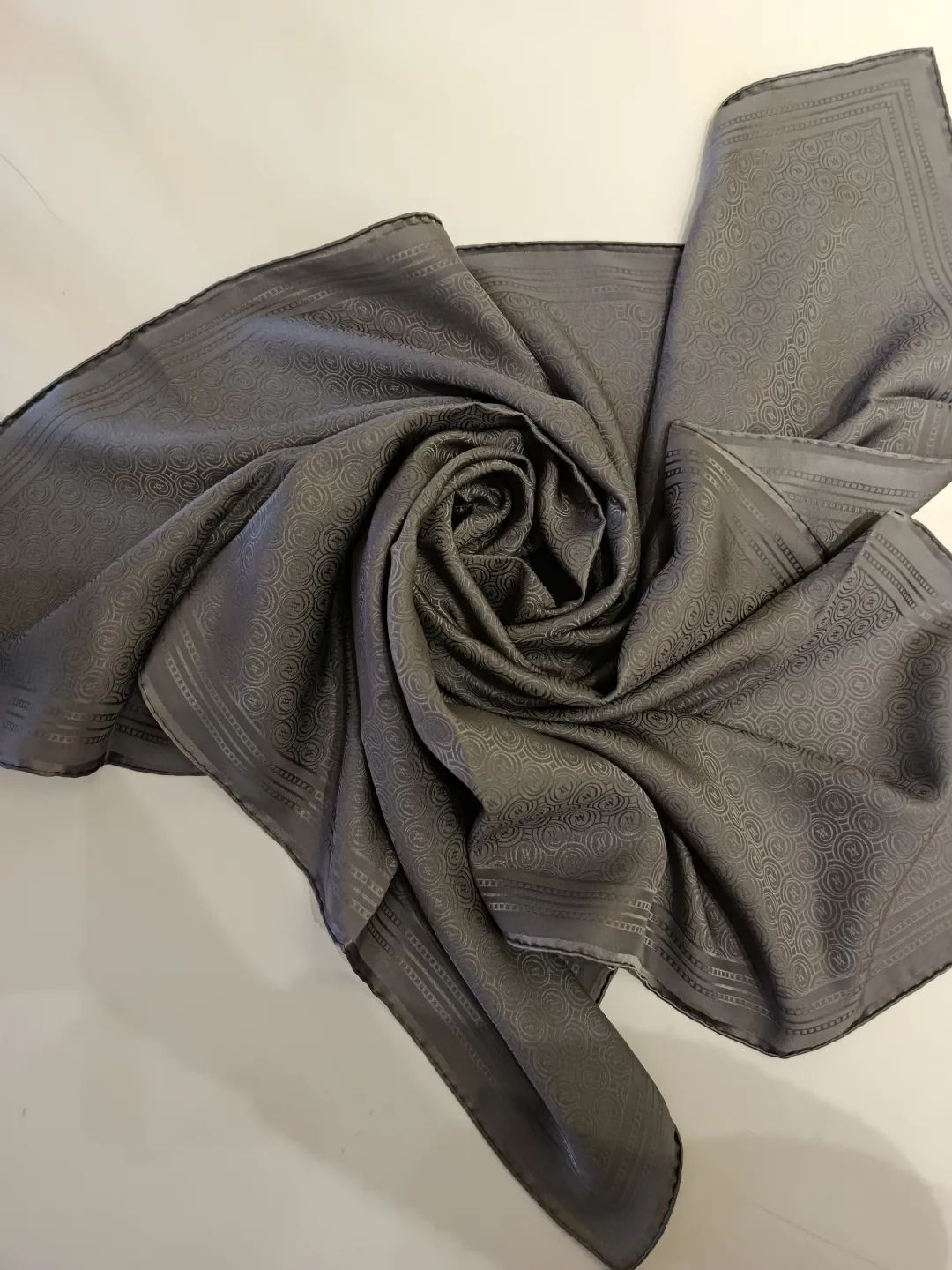 Vakko-Jakarli-Ipek-Esarp-Koyu-Gri