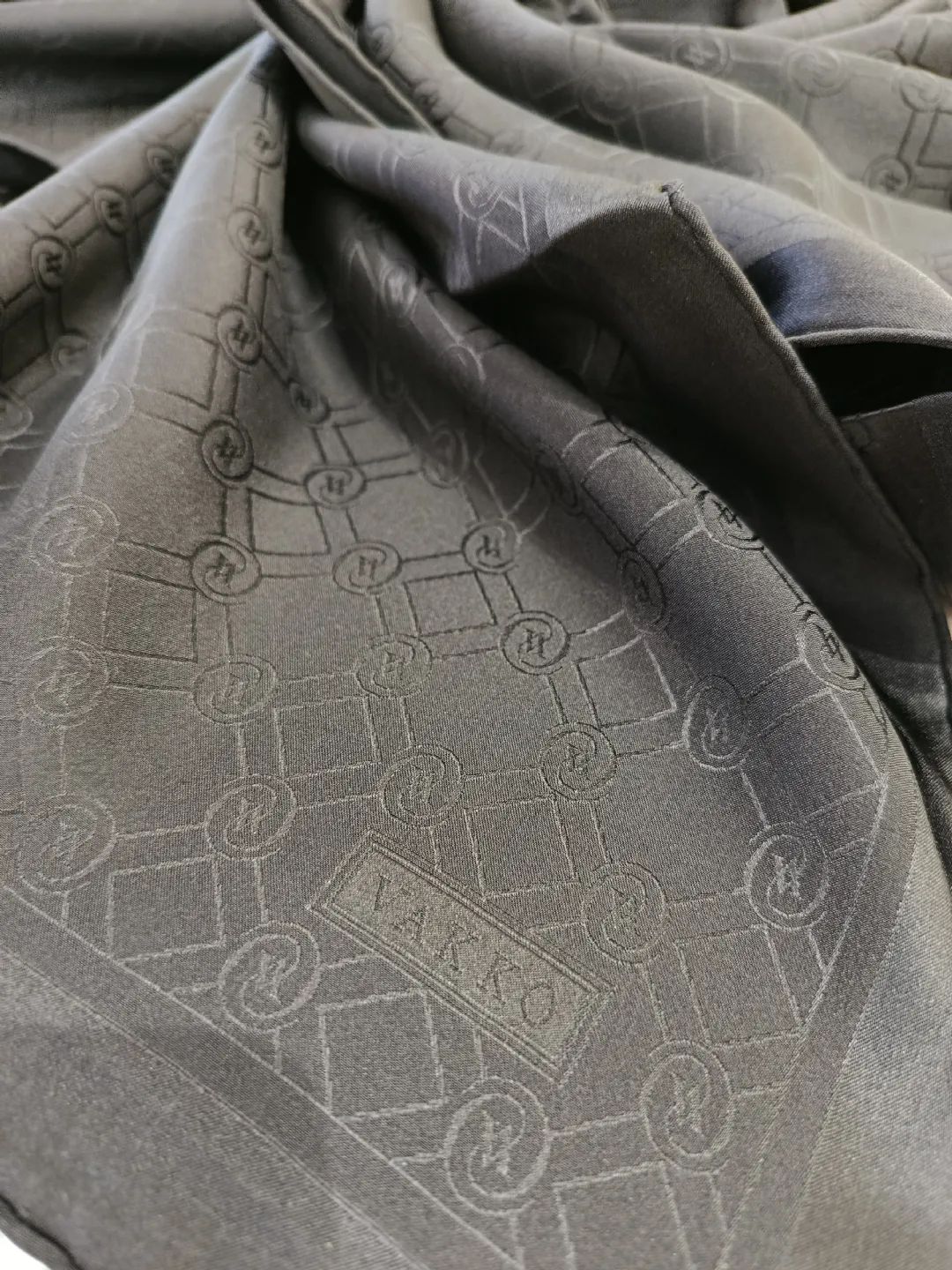 Vakko-Jakarli-Ipek-Esarp-Lacivert