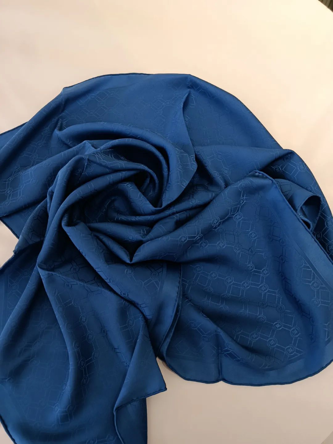 Vakko-Jakarli-Ipek-Esarp-Mavi