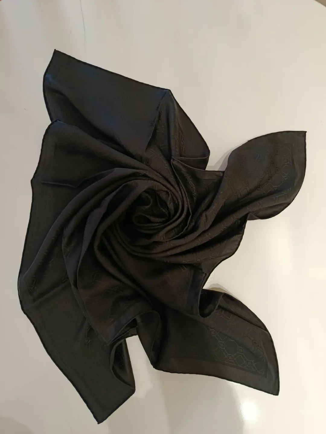 Vakko-Jakarli-Ipek-Esarp-Siyah