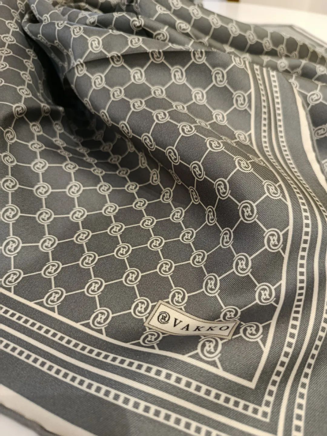 Vakko-Monogram-Twill-Ipek-Esarp-Gri