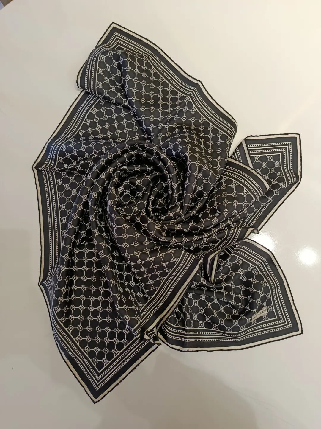 Vakko Monogram Twill �pek E�arp Siyah Beyaz