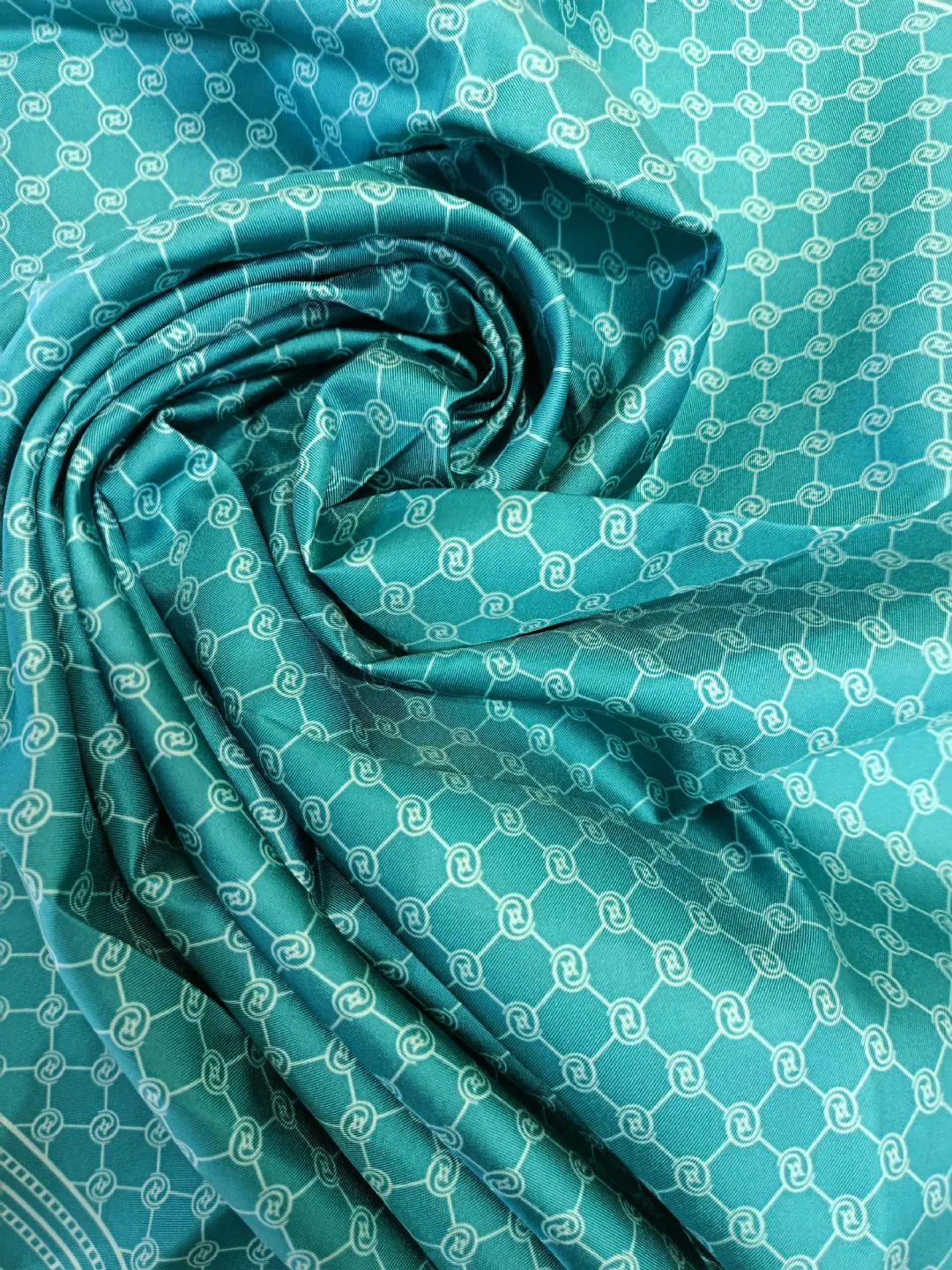 Vakko-Monogram-Twill-Ipek-Esarp-Turkuaz
